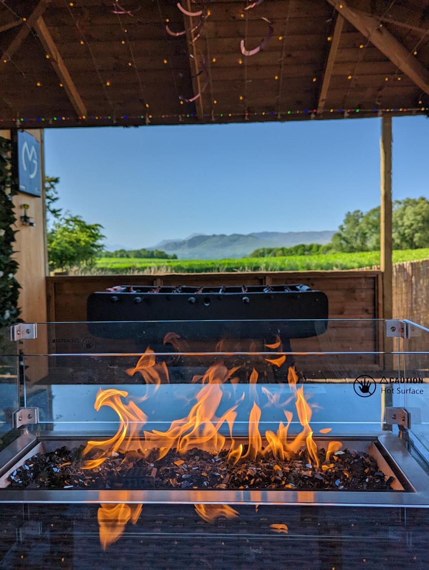 Finn Village "Mountain View Cottage" Private Garden, 9-Seater Hot Tub, Firepit & Pizza Stove Дрімен Екстер'єр фото